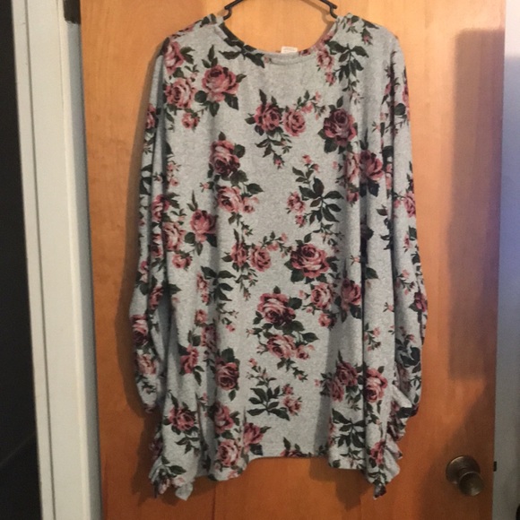 Long sleeve tunic style gray floral top 3X - Picture 5 of 6
